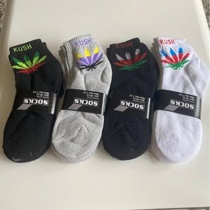 12 pair men’s weed leaf ankle socks